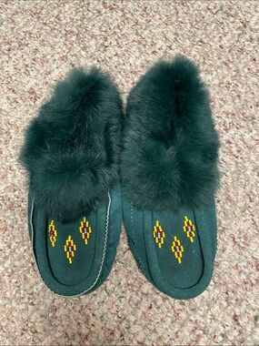 Suede real fur beaded toe fleece lined moccasins - new